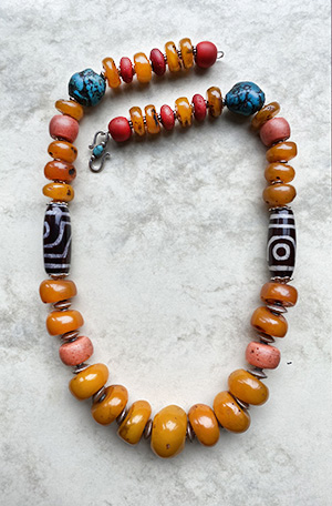 Tibetaanse ketting met grote amber kralen sieraden_ketting_52_1_937555044
